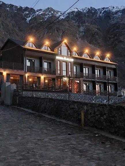 Hilltop Kazbegi Hotel Exterior photo