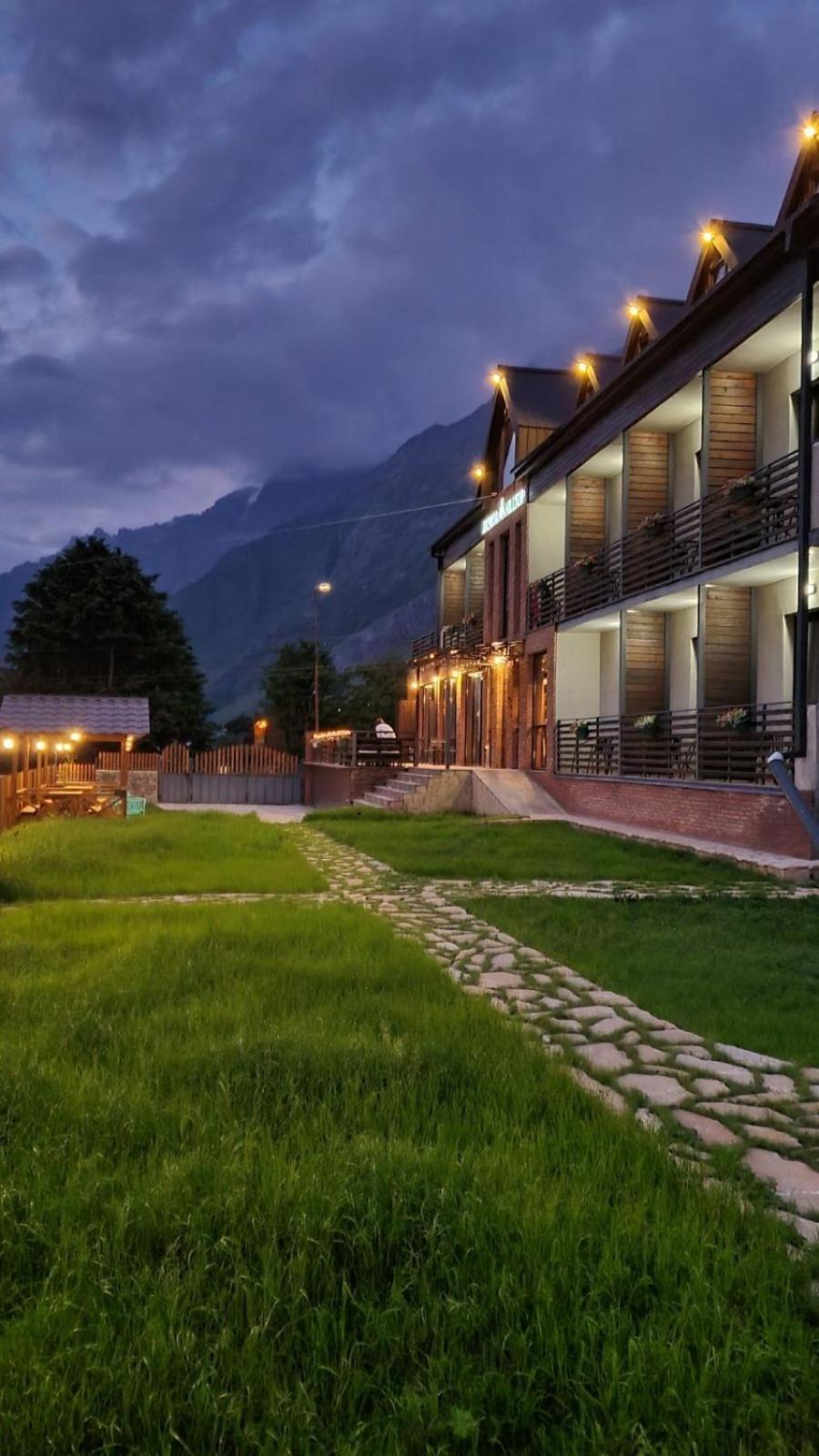 Hilltop Kazbegi Hotel Exterior photo