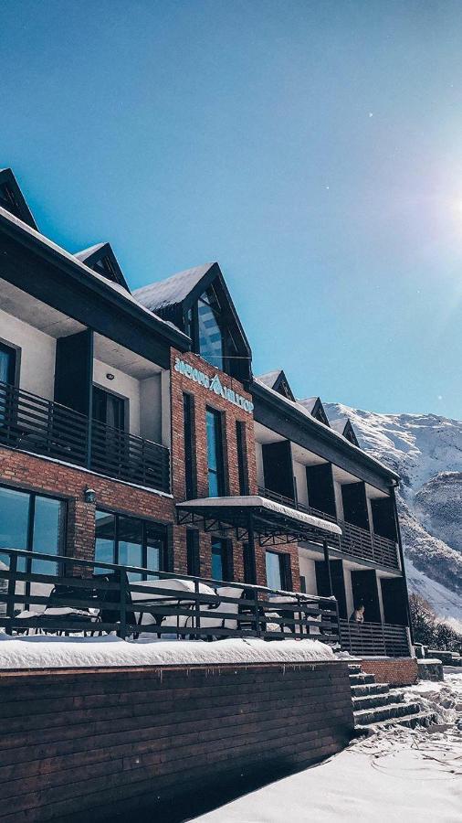 Hilltop Kazbegi Hotel Exterior photo